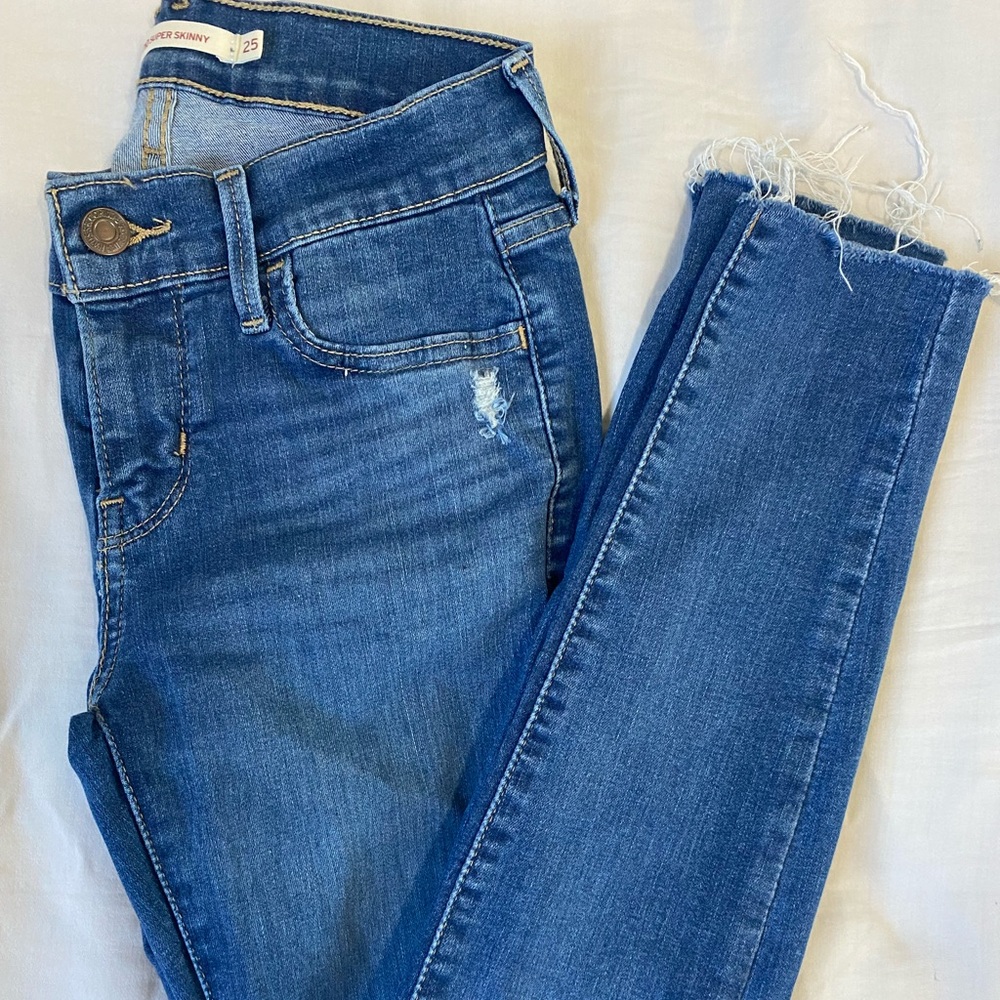 Woman’s Levi’s 710 Super Skinny Jeans | Size 25